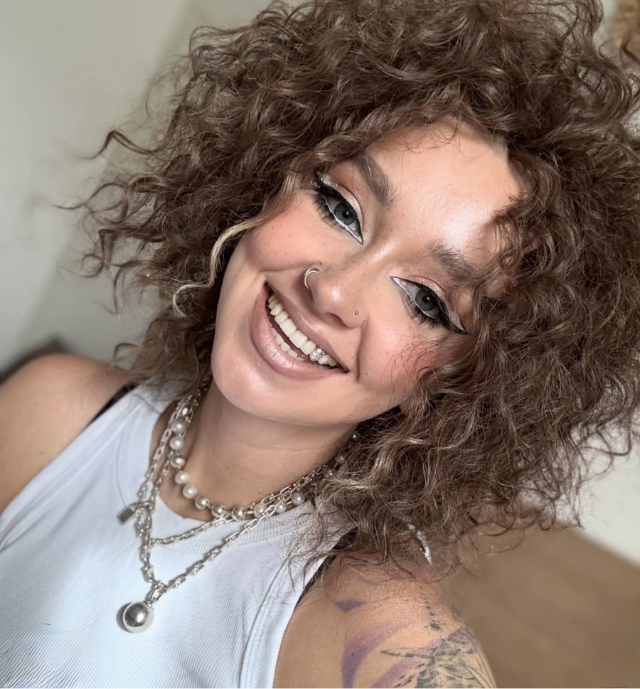 Синтетические локоны — наращивание объёма, студия Карины Яницкой в Алматы